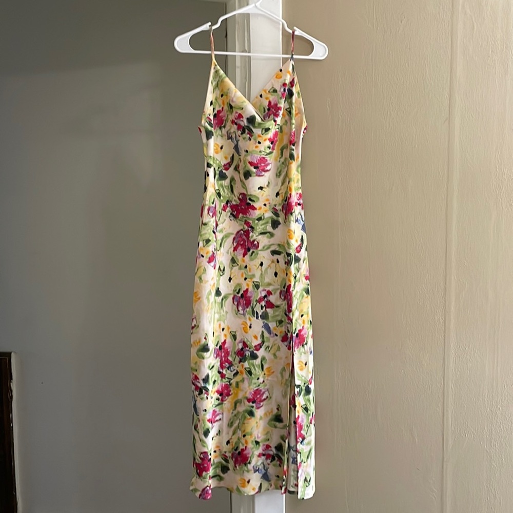 Cowl neck midi dress w/ adjustable straps. Size M, brand:Paper Heart.